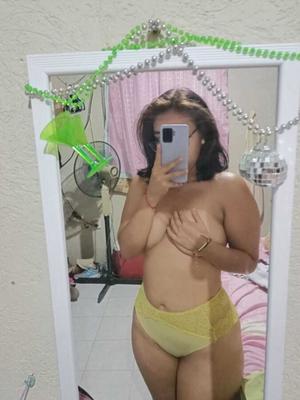 Ado mexicaine avec un corps incroyable montrant ses seins, son cul et sa chatte