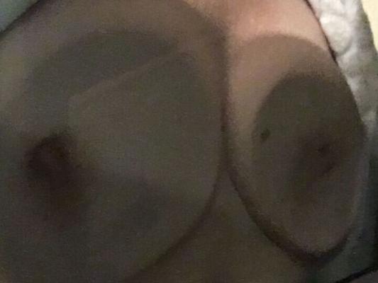 Mes seins sexy de petite amie MILF sur verre