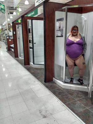 BBW PoppyJay fait du shopping avec mon maître