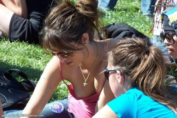 chicas con blusa baja