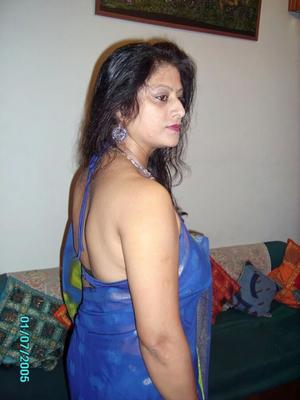 Indische MILF mit großen Titten