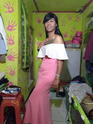 Die indonesische Crossdresser-Schönheit Vania Clarisa