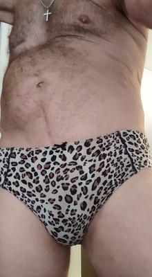 Panty de leopardo lleva a correrse