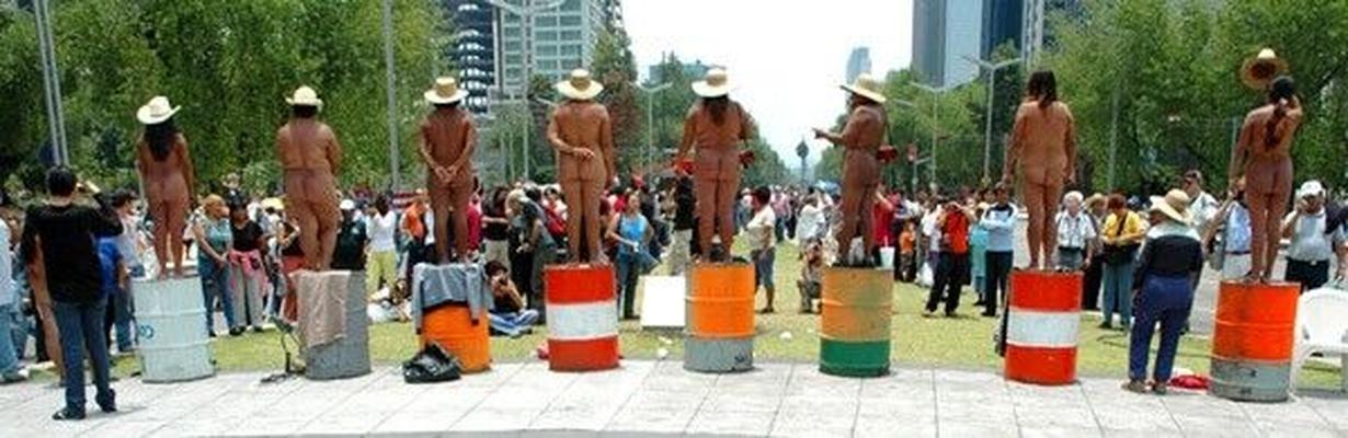 Femmes mexicaines nues en public