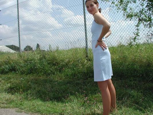 Janette german teen in Pantyhose (Zaun)