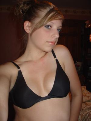 Amateur - Cute small brunette