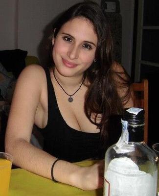 Jovencita de grandes tetas para fakes, ents, homenajes y subtítulos.