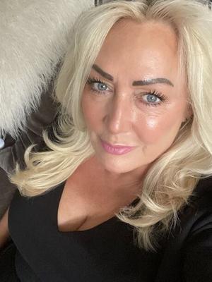 Jackie Sexy UK MILF Salope avec un visage pour cumm