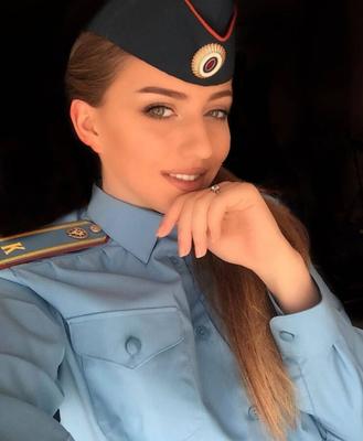 Filles russes militaires