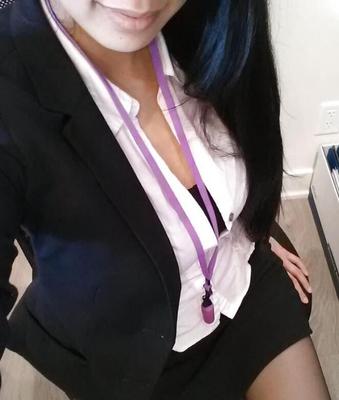 Secretaria asiática traviesa