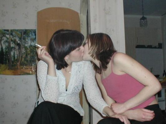 Tres lesbianas rusas borrachas divirtiéndose