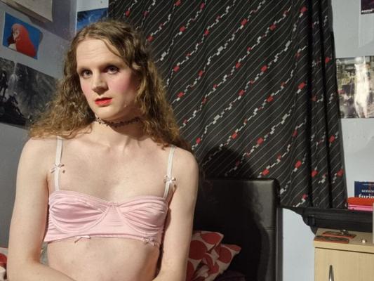 Sissy Hannah : capturée par une passion exposée, montrée ici pour toujours maintenant