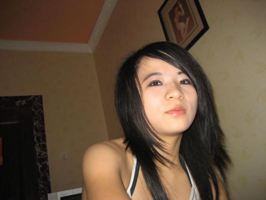 NOVIA CHINA, asiática amateur, puta mojada posa para BF