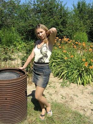 Annette, une adolescente allemande en collants (Tonne)