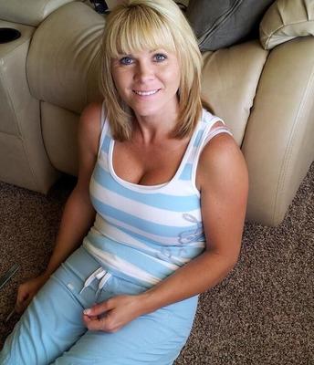 Hot MILF mom