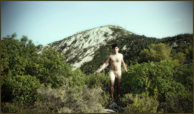 Desnudo en la naturaleza