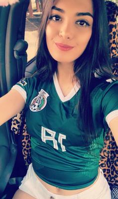 .. Une jeune Latina mexicaine sexy a divulgué des selfies nus [Photo