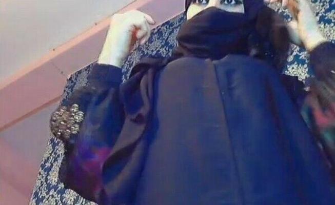 Hijabi árabe en cámara - tetas grandes, culo grande, coño dulce