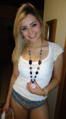 BLONDE LATINA, GROßE TITTEN