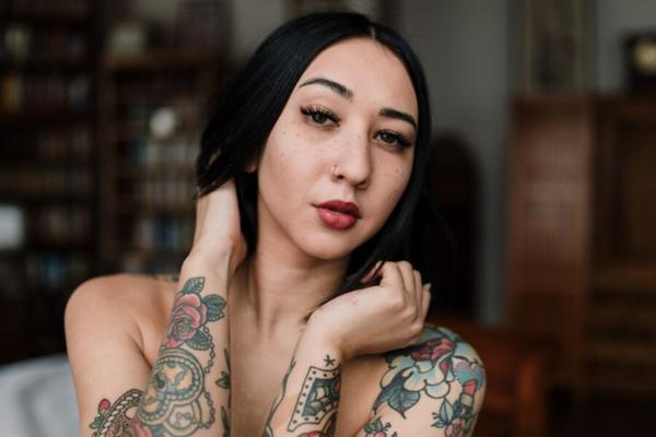 A bola de fogo de um ano de idade, Alex, se envolveu na modelagem "boudoir"