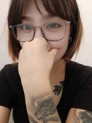 Salope Tinder tatouée kazakhe d'Almaty