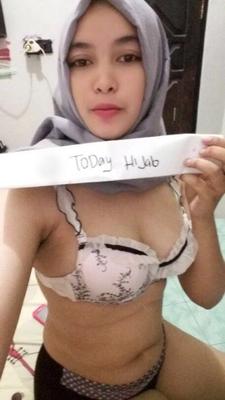 Hijab Tits