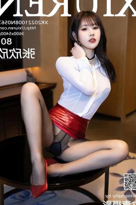 ZhangXinXin - Minissaia FuckMe de látex vermelho brilhante