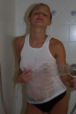 Natalie - Sous la douche