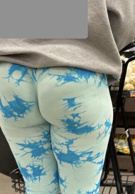 Grocery Store Sightings - Oh Those Tight Blue Yoga Pants