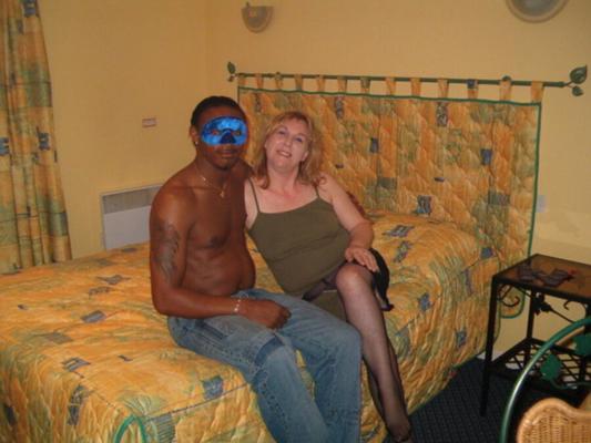 Französische MILF-Schlampe Corinne beim Interracial-Fick