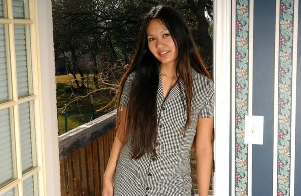 Jana`s Special - Kaya, une asiatique amateur, exhibe ses petits seins avant