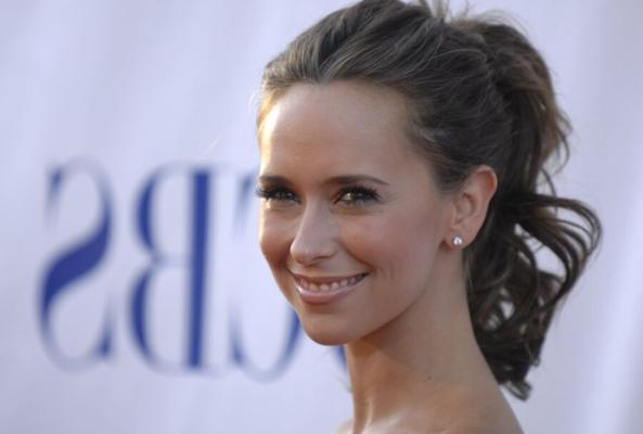 Jennifer Love Hewitt / American Actress #