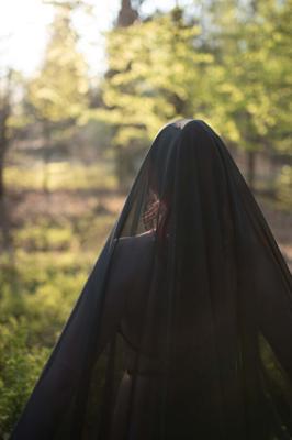 Gordinha Gótica Garota Nua Ao Ar Livre