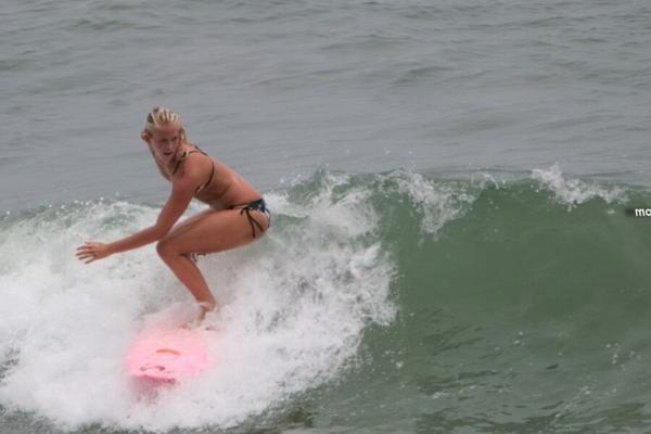 Fille de surf