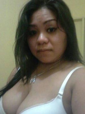 SG, femme malaise aux gros seins