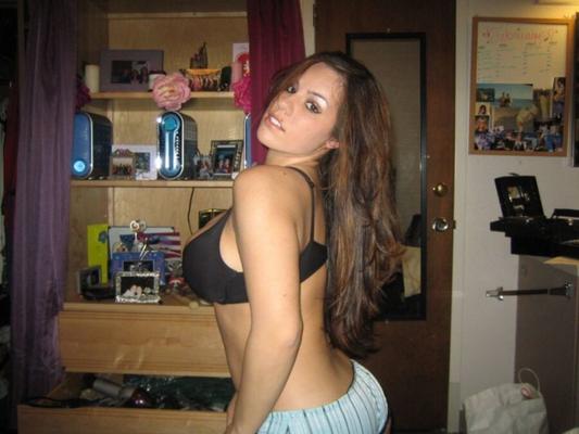 Delicious Latina Busty Amateur College Girl !