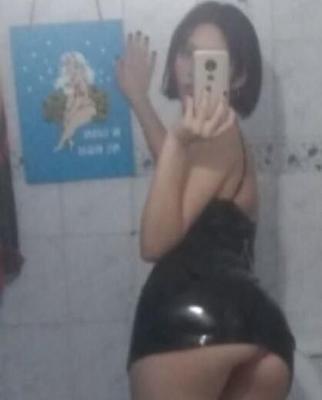 Latina gótica apretada