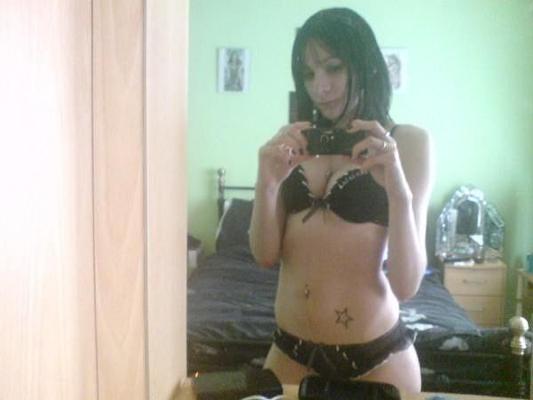 Cute Skinny Alt Babe UK - Au fil des années