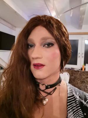 Lyara Lippenstift (Amateur Tgirl)