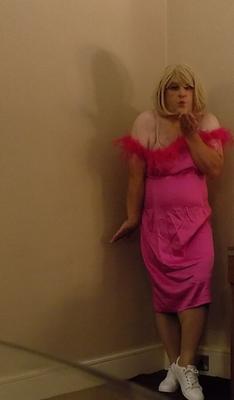 Hannah, britische Satin-Sissy