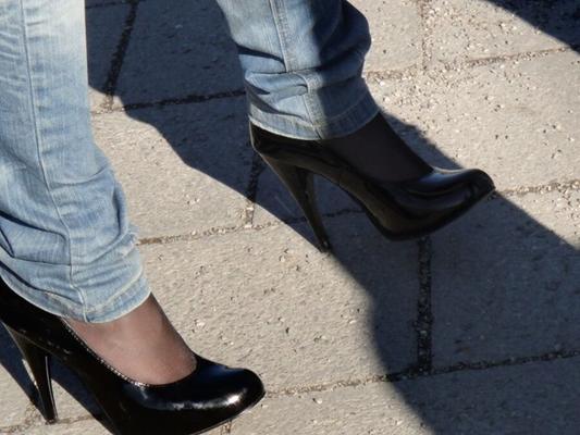 tacones altos de nailon