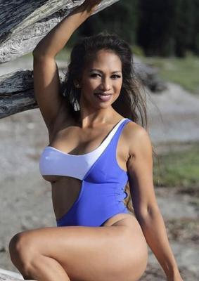 Philippinische MILF, perfekte Titten, schöne Muschi