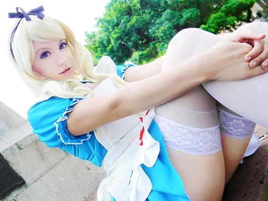 Maya als Alice Cosplay