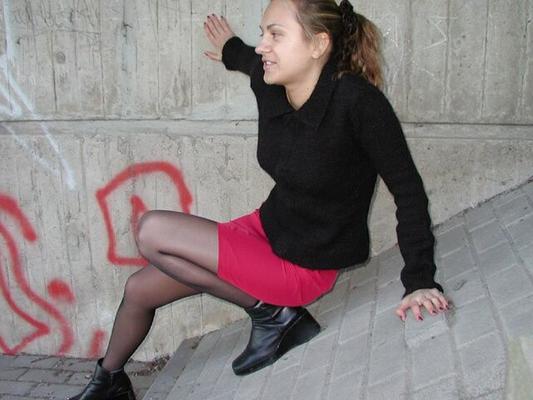 Gabi adolescente alemana en pantimedias (Grafitti)