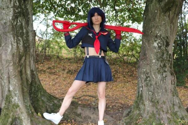 Ryuko im wilden Crossdress-Cosplay