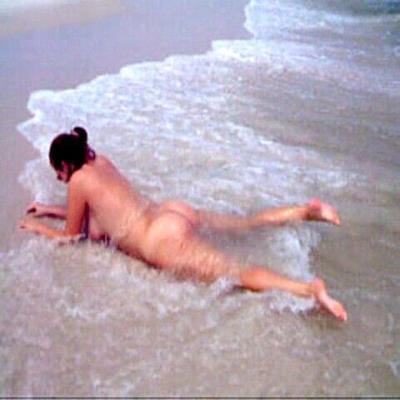 Jill Nudewife sur la plage