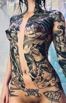 Tatoué et sexy - - plus de créativité charnelle