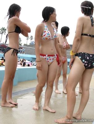 Chicas en bikini de Tokio