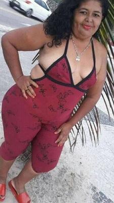 Esta GILF esta buenisima y es super cachonda