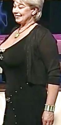 Gilf, blonde aux seins énormes, présentatrice de télévision russe